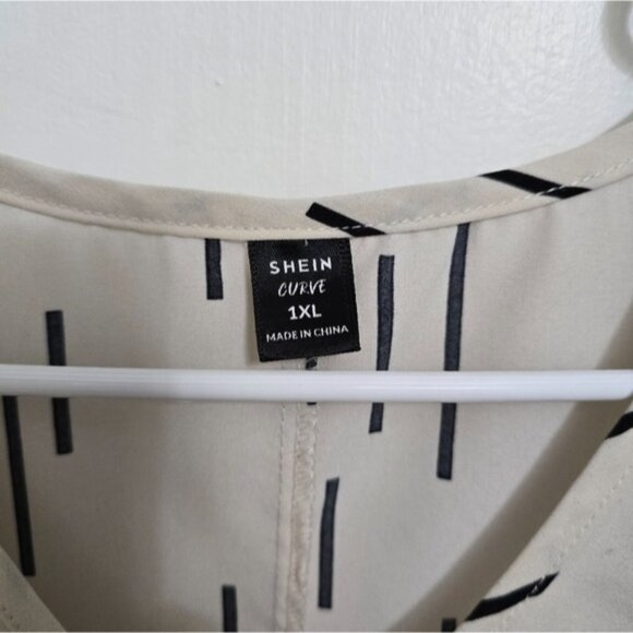 Women's Sleeveless Blouse - Picture 3 of 5